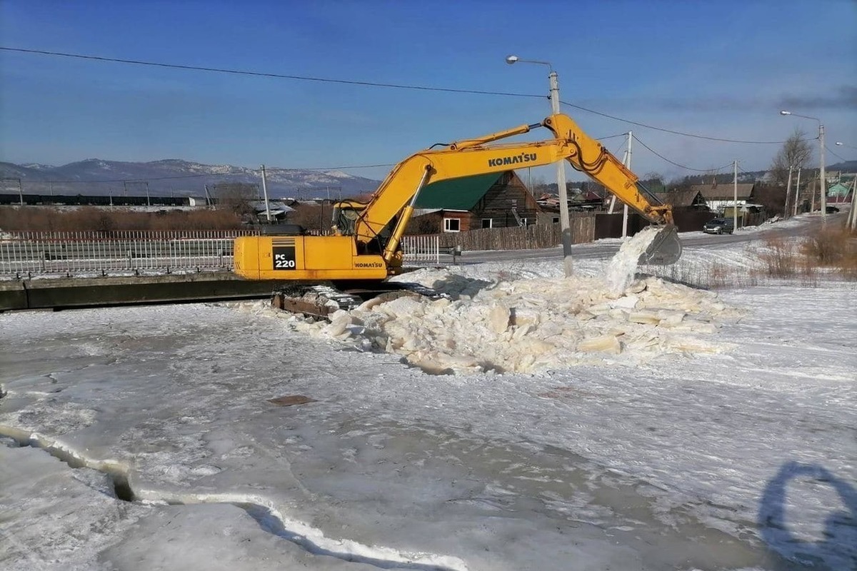 Грунтовые воды отводят из-под домов в читинском поселке Песчанке - МК Чита