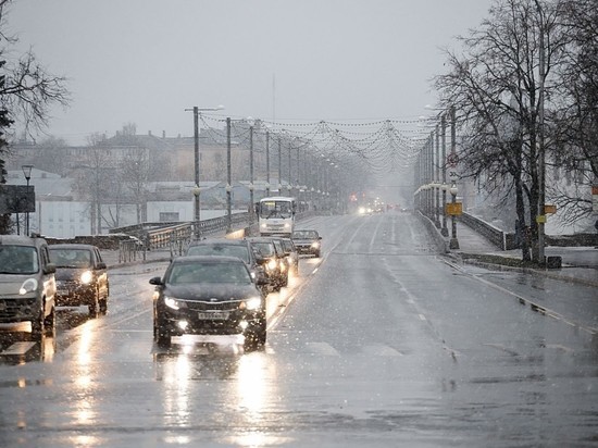 Псковская полиция предупреждает водителей о росте числа ДТП в непогоду