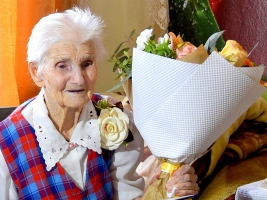 Глава Сочи поздравил с 8 марта 103-летнюю труженицу тыла