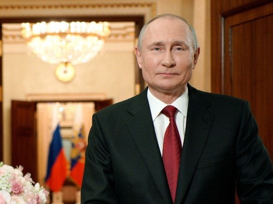 Путин поздравил россиянок с 8 Марта, отдельно выделив матерей и врачей
