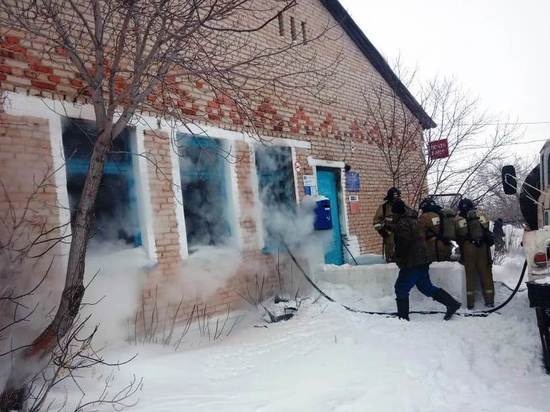 В Челябинской области загорелось здание почты