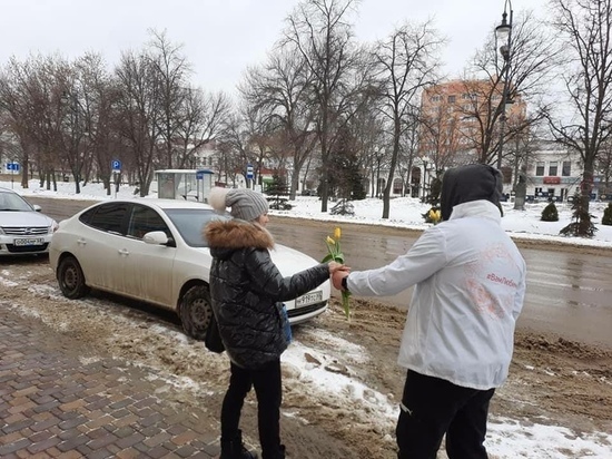 Тамбовские женщины получают подарки в честь 8 марта