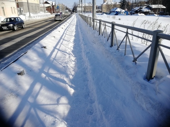 В Петрозаводске продолжается неравная борьба со снегом
