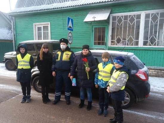 «Цветы для автоледи» подарили еще в трех районах Смоленской области