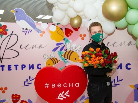 Дарите женщинам цветы: в торговом центре карельской столицы организовали фотозону