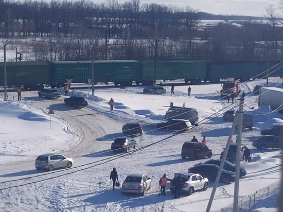Поезд протаранил «Ладу» на переезде в Рязанской области, водитель погиб