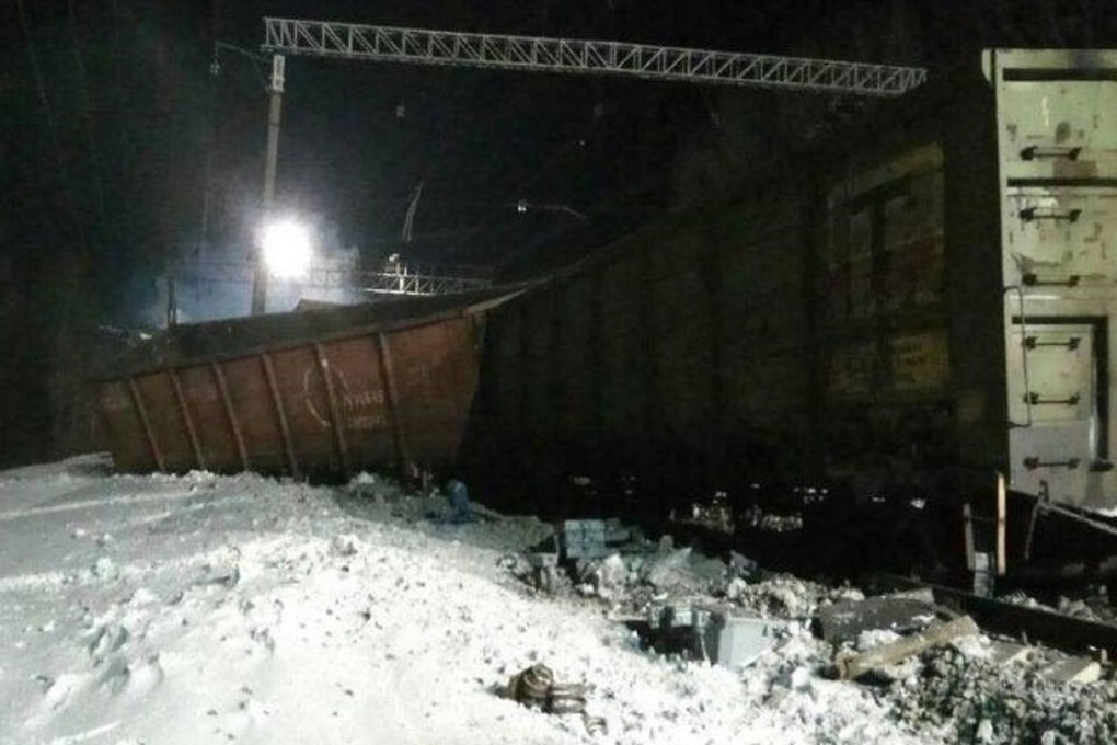 Прибытие поездов тында. Сход вагонов Амурская область. Сход вагонов в Забайкалье. Талдан сход вагонов. Сход вагонов Тында.