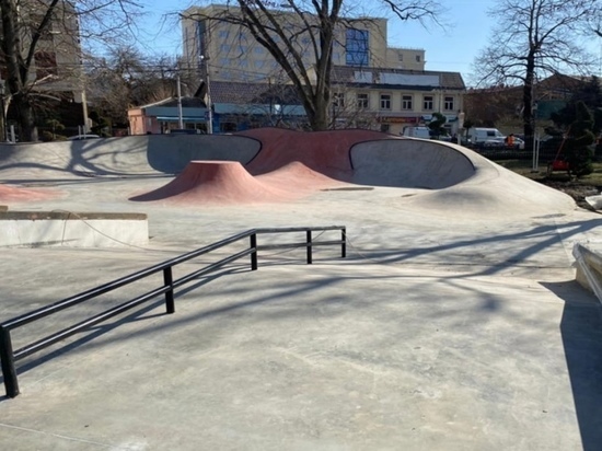 Новый скейт-парк в сквере Дружбы народов Краснодара готовят к открытию
