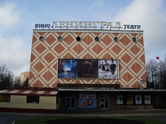 В Москве загорелся бывший кинотеатр "Ленинград"
