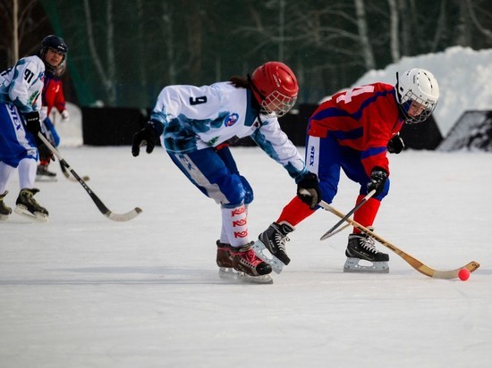 В Иркутске начались соревнования по женскому хоккею