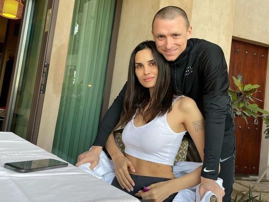 Жена Мамаева объявила о разводе с футболистом
