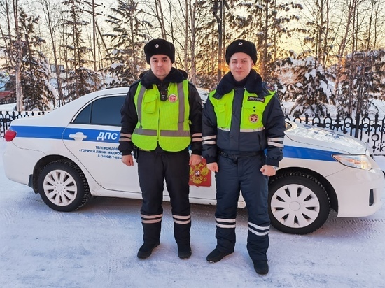 Инспекторы ДПС помогли девушке на заглохшем авто добраться до автосервиса в Новом Уренгое