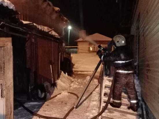 Ночью в Первоуральске при пожаре погибло семь лошадей