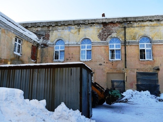 Реконструкция, начавшаяся с пожара: в Сегеже продолжается ремонт библиотеки