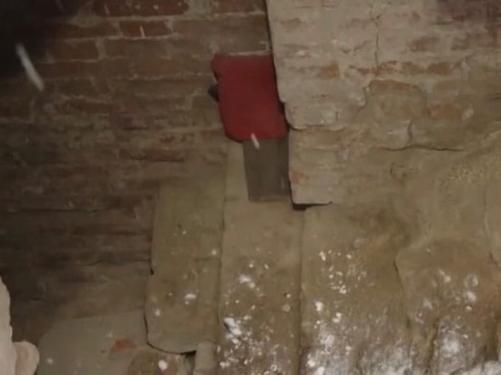 Во время реставрации Смоленской крепостной стены обнаружили замурованную лестницу