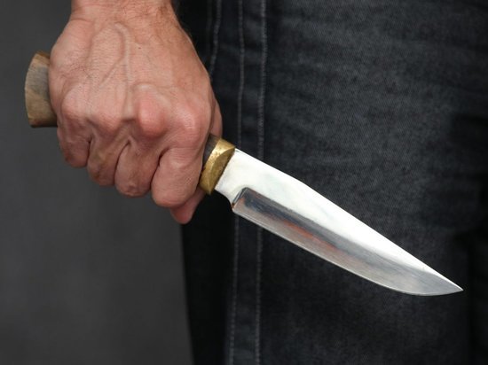 Пьяный забайкалец напал на начальника поезда с охотничьим ножом