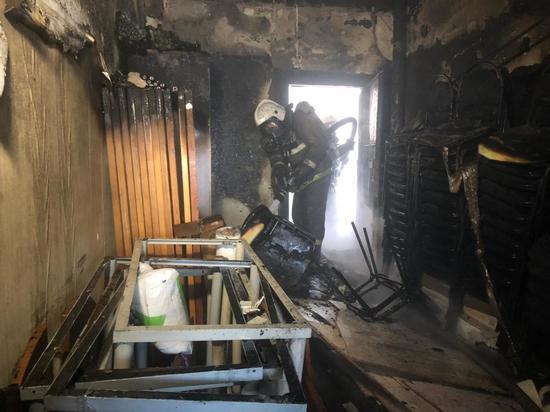 В Екатеринбурге мужчина выпрыгнул из окна пятого этажа, спасаясь от пожара