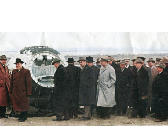 Уникальный снимок отцов советской космонавтики на месте приземления Гагарина затерялся в архивах и был впервые опубликован в Саратове