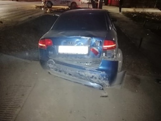 В Батайске иномарка вылетела в кювет и сбила дорожный знак