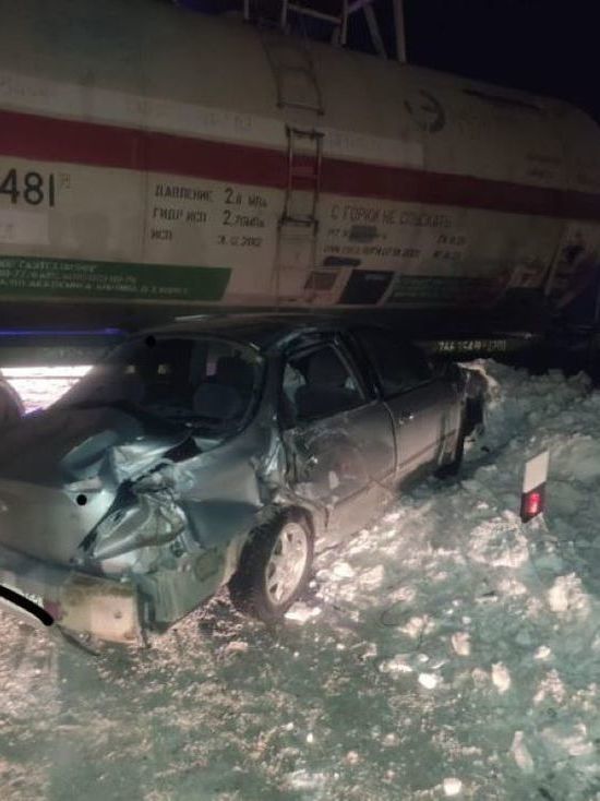 Два парня пострадали при столкновении легковушки с поездом в Башкирии