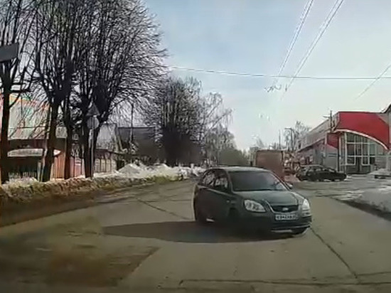 Рязанец заснял ехавшую без водителя машину