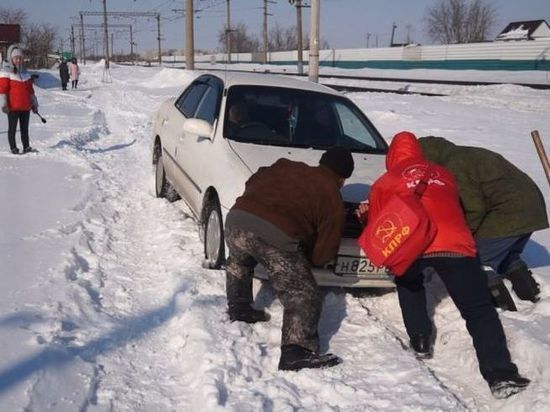 Омичи в Старом Кировске остались без дороги и нормального водоснабжения