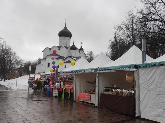 "Грустное зрелище": Масленичная ярмарка открылась в Пскове