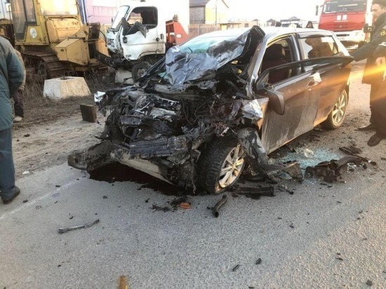На трассе Ростов-Азов водитель пострадал в аварии с грузовиком