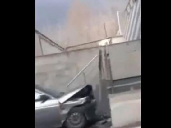 В Сочи женщина за рулем авто въехала в стену рядом с тоннелем