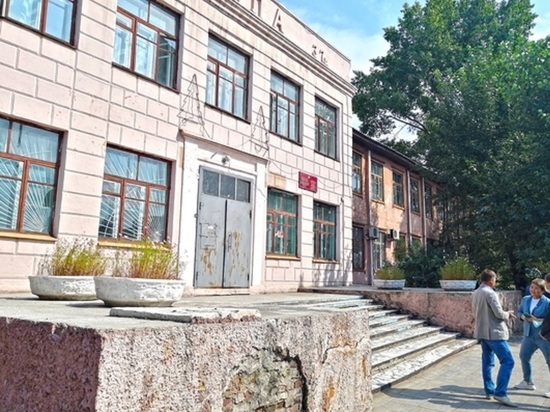 «Эксплуатация не допускается»: в Улан-Удэ здание школы №1 признано аварийным