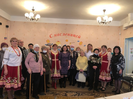 Пенсионеры и инвалиды Донецка отметили Масленицу