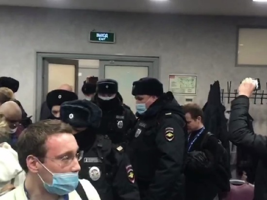 Всех задержанных на форуме мундепов в Москве отпустили