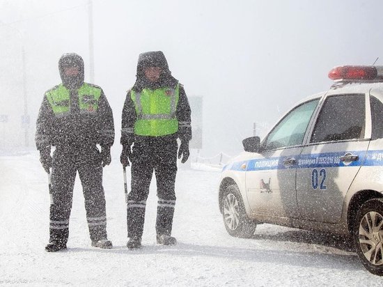 Снегопад вынудил ГИБДД в Хакасии увеличить количество экипажей