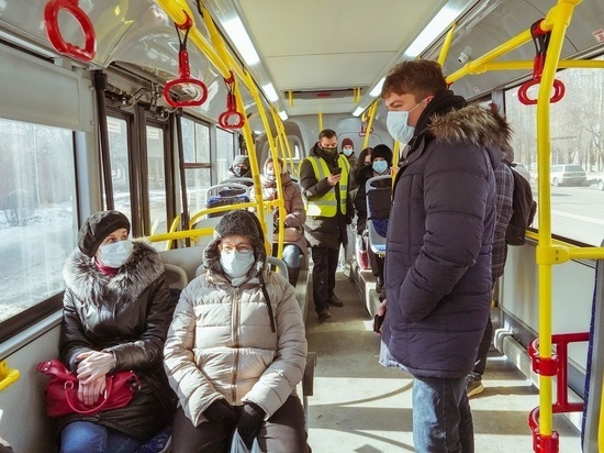 В Воронеже усилен контроль за соблюдением масочного режима в общественном транспорте