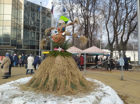 Как дончане гуляют на Масленицу в парке Щербакова: ФОТО