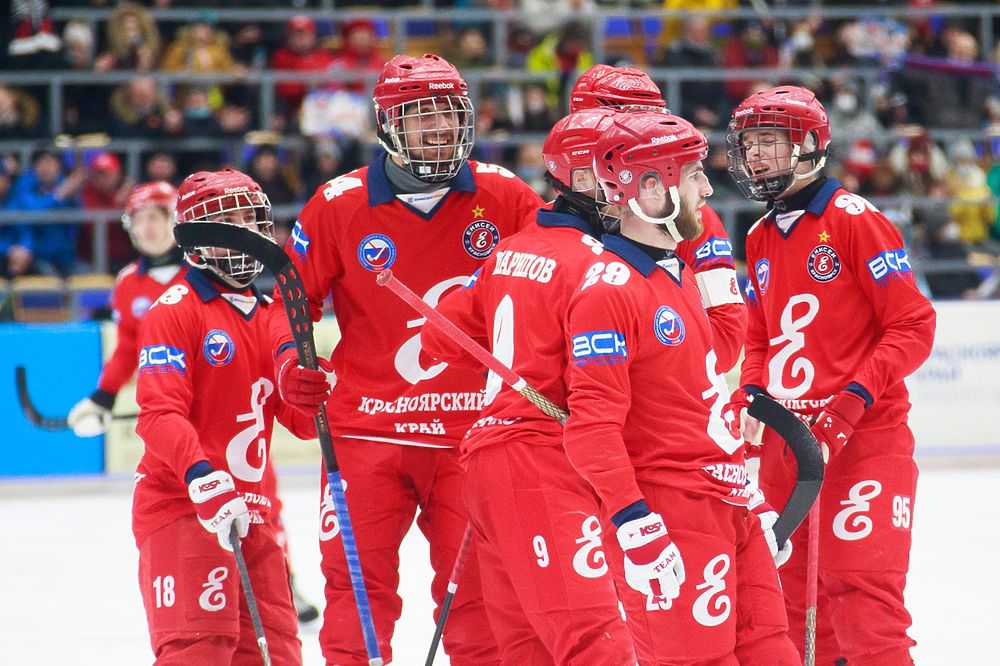 «Енисей» вышел в финал чемпионата России по хоккею с мячом
