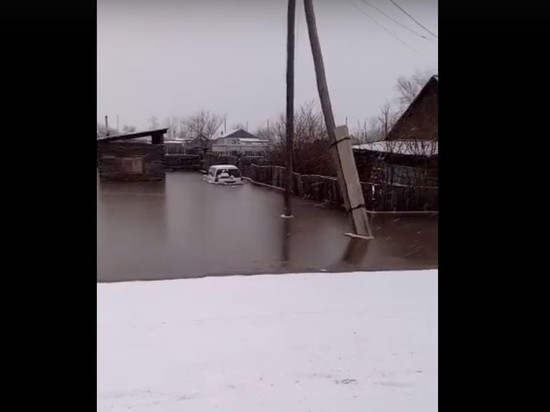 Талые воды с сопок затопили подполья 4 домов в Новоцурухайтуйе