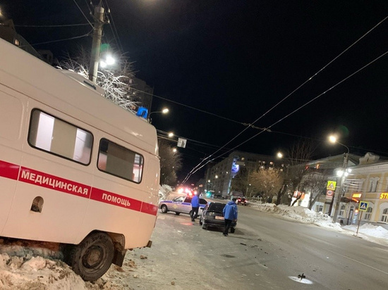 В Кирове карета "скорой" улетела в сугроб