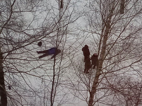 В Кировской области неизвестный пешеход умер на снегу