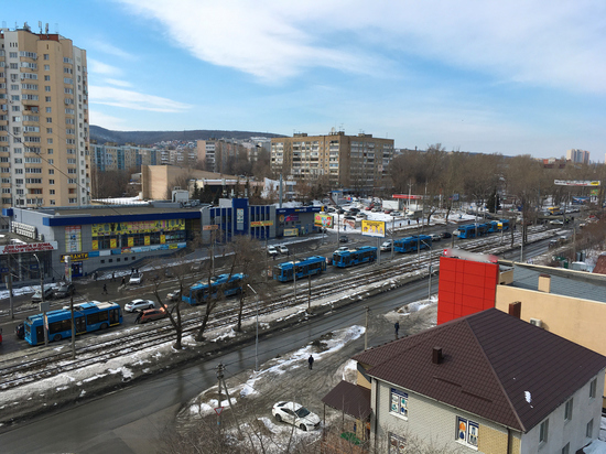 Гигантская пробка в Саратове стала еще длиннее