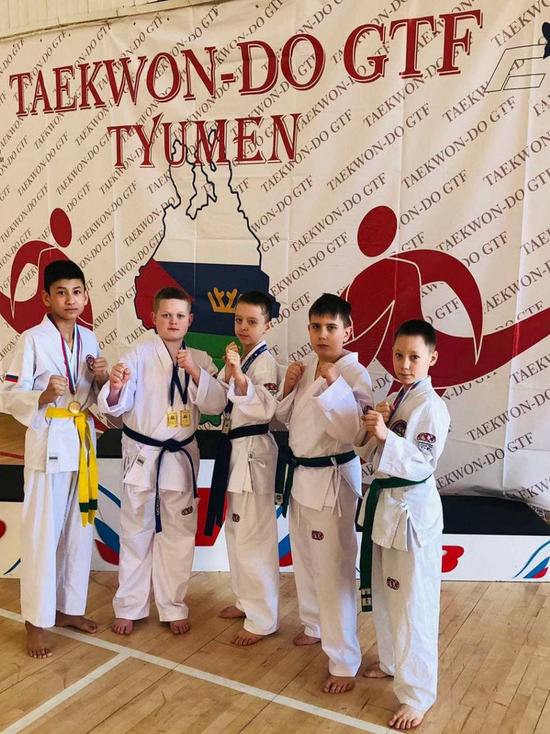Юные тхэквондисты из Салехарда завоевали комплект медалей в Тюмени