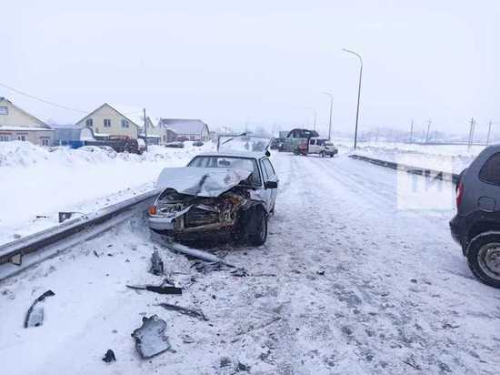 В Татарстане в ДТП с внедорожником водителю легкового авто разорвало глаз