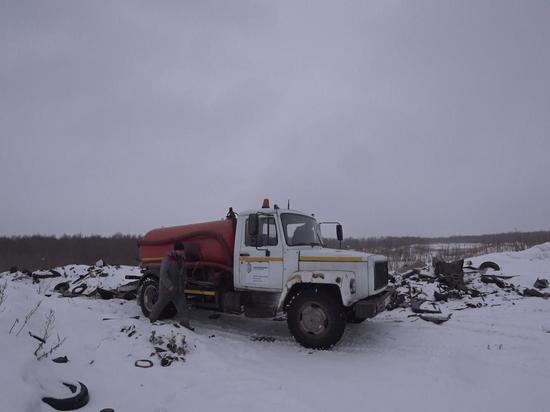 На окраине Архангельска управляющая компания сливает нечистоты на незаконную свалку