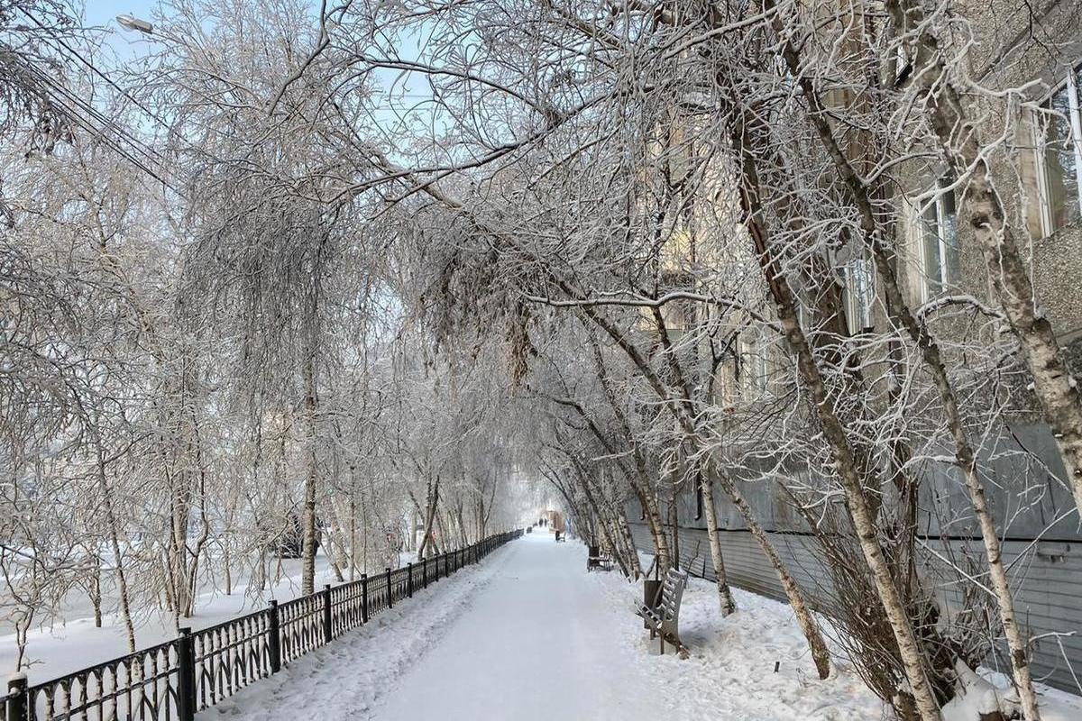 Якутск февраль. Якутск зимой. Снежная Якутия. Небольшой снег в Якутске. Якутск в феврале.