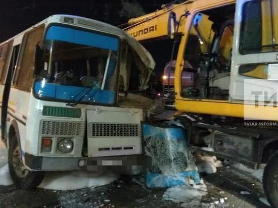 В ДТП в промзоне Нижнекамска пострадали два человека