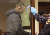 Отказ Алексея Навального от участия по ВКС в 235-м гарнизонном военном суде во вторник, 16 марта, немало озадачил журналистов и интересующихся судьбой оппозиционера