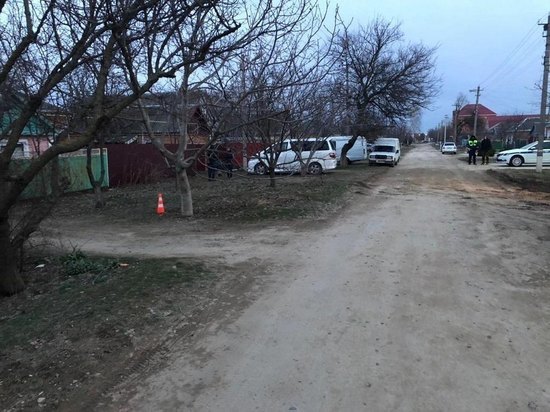 В станице Тбилисской пьяный водитель сбил ребёнка на газоне