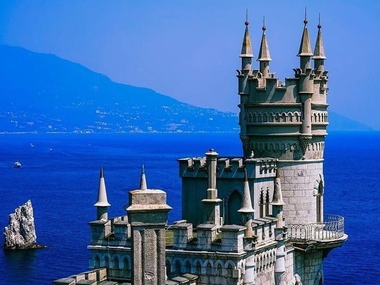 366 школ в Смоленской области познакомятся с историей Крыма