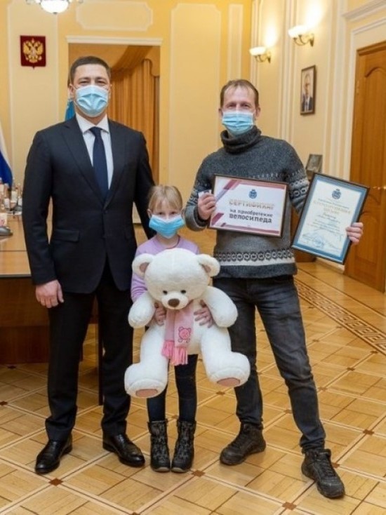 Псковский губернатор поблагодарил псковича за спасение детей