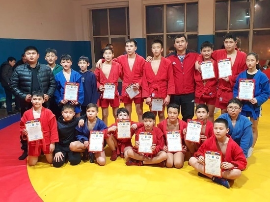  Калмыцкие борцы завоевали пятнадцать медалей на турнире в Астрахани